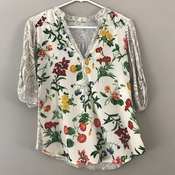 Anthropologie Tops - Anthropologie top 🌸🌼